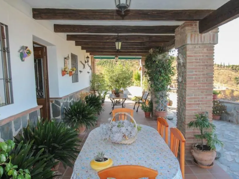 COUNTRY HOUSE