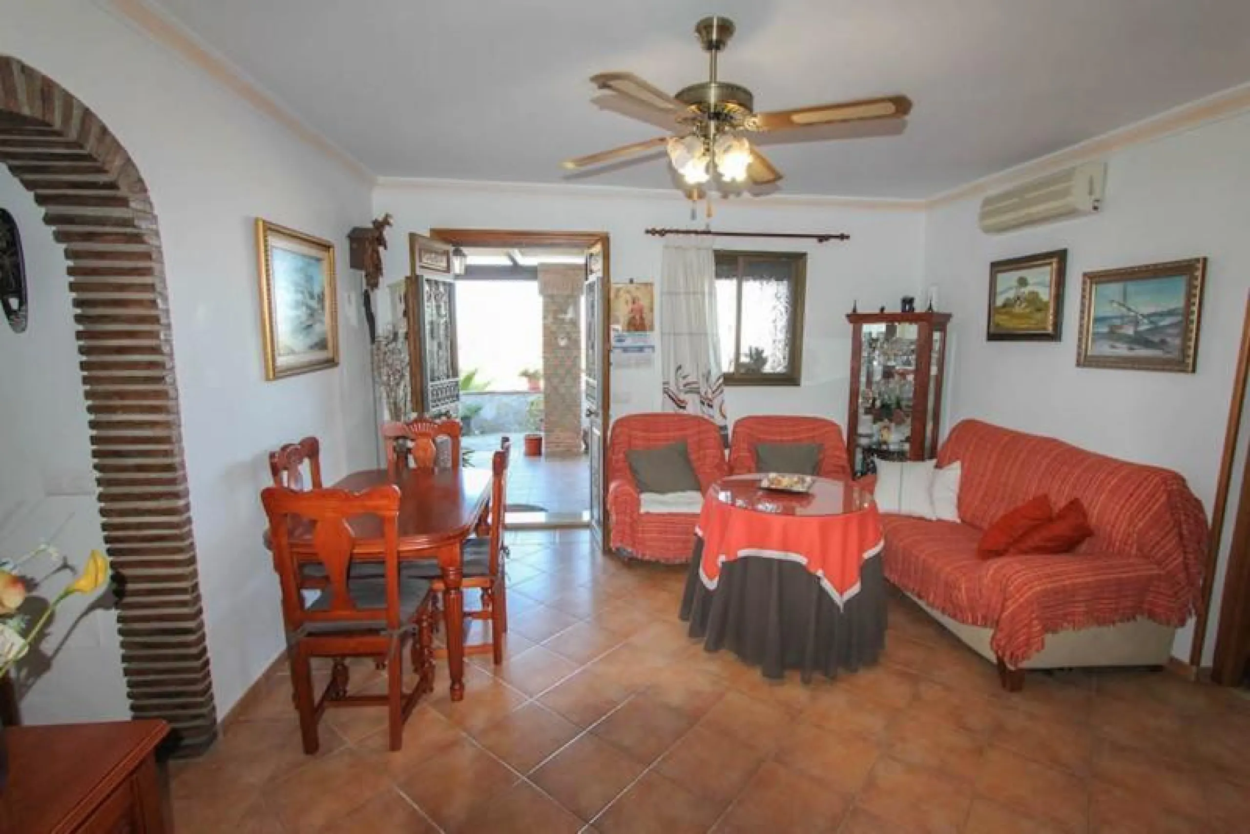 COUNTRY HOUSE