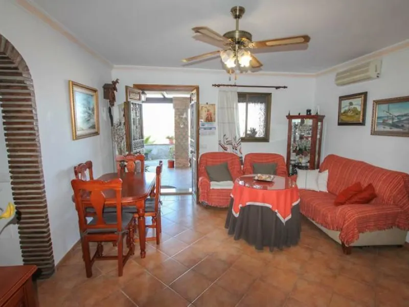 COUNTRY HOUSE