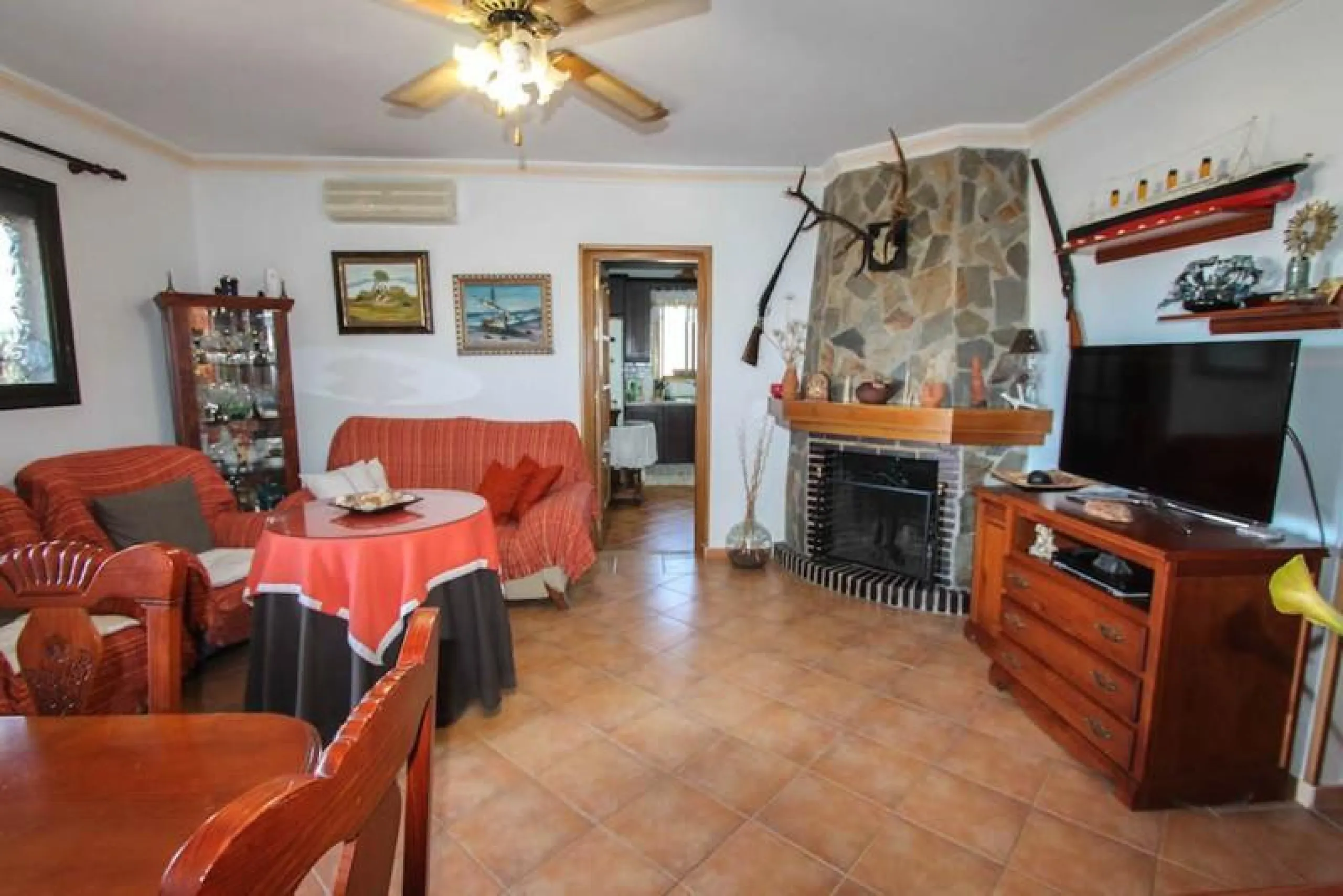 COUNTRY HOUSE
