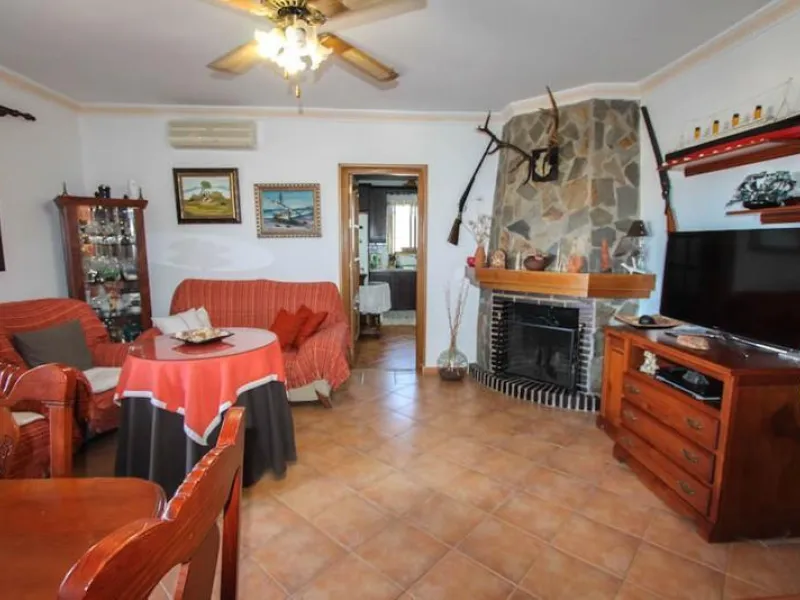 COUNTRY HOUSE
