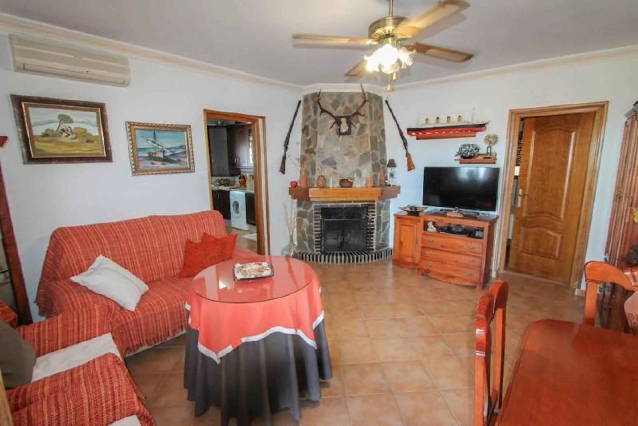 COUNTRY HOUSE