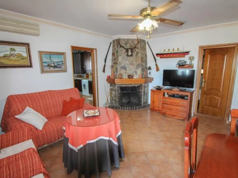 COUNTRY HOUSE