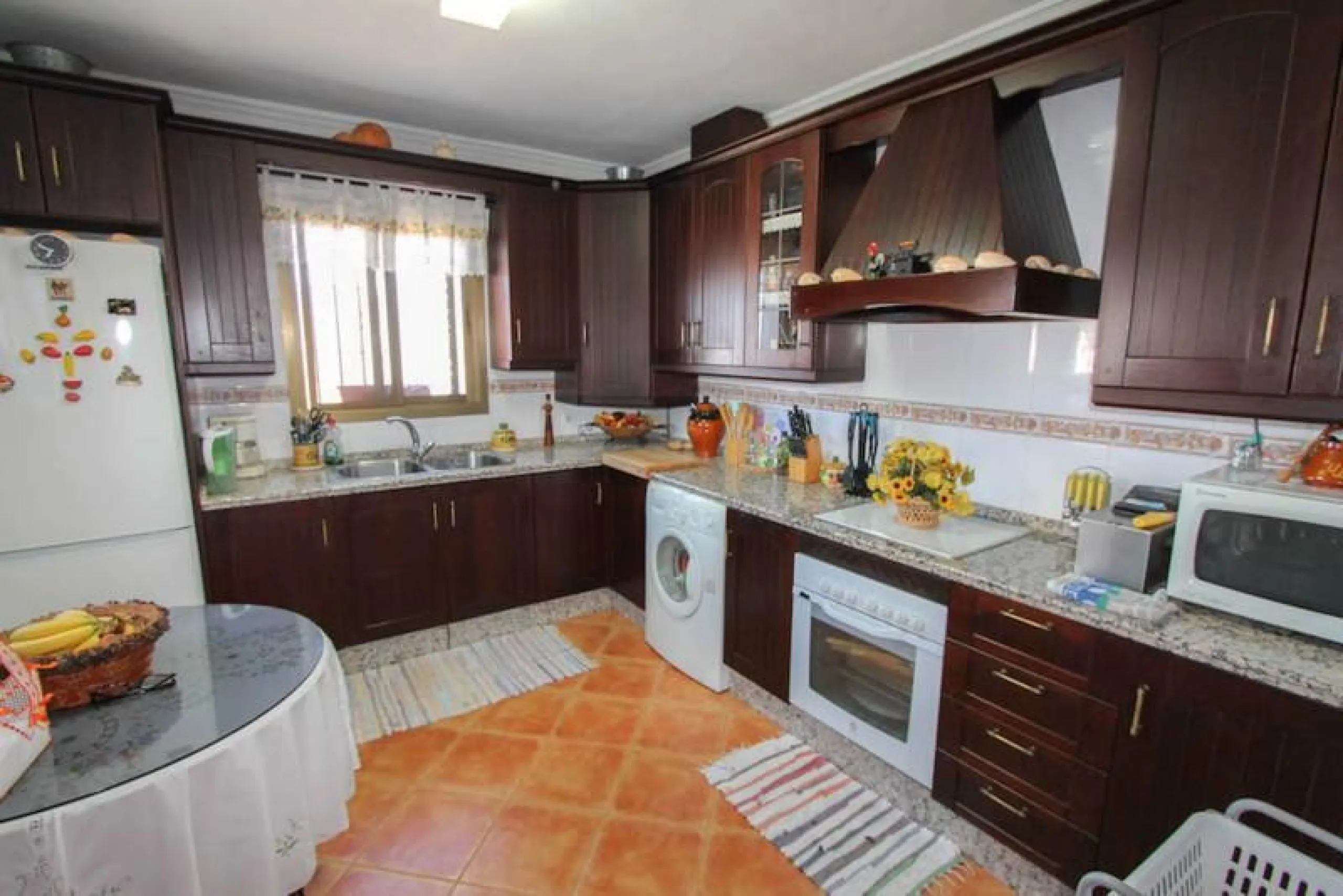COUNTRY HOUSE