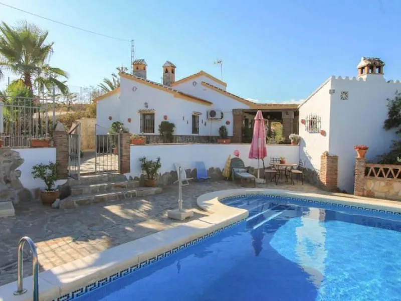 COUNTRY HOUSE