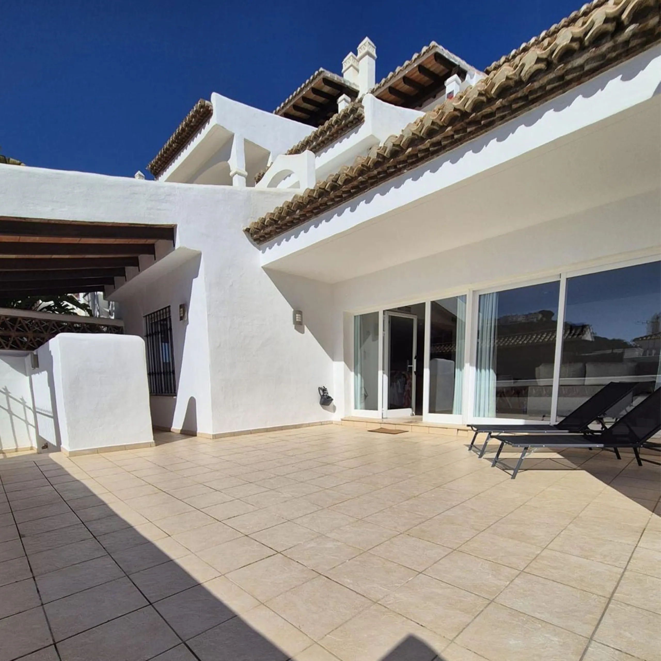Apartment - Ground Floor Apartment в продаже в Benalmadena, Málaga. В доме 2 спален и 2 ванных комнат. Площадь дома 110 м²