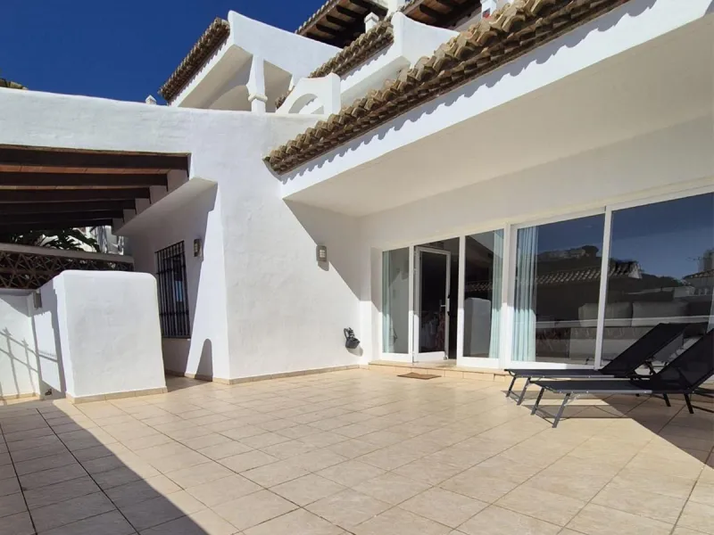 Apartment - Ground Floor Apartment в продаже в Benalmadena, Málaga. В доме 2 спален и 2 ванных комнат. Площадь дома 110 м²