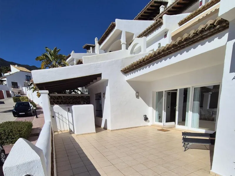 Apartment - Ground Floor Apartment в продаже в Benalmadena, Málaga. В доме 2 спален и 2 ванных комнат. Площадь дома 110 м²