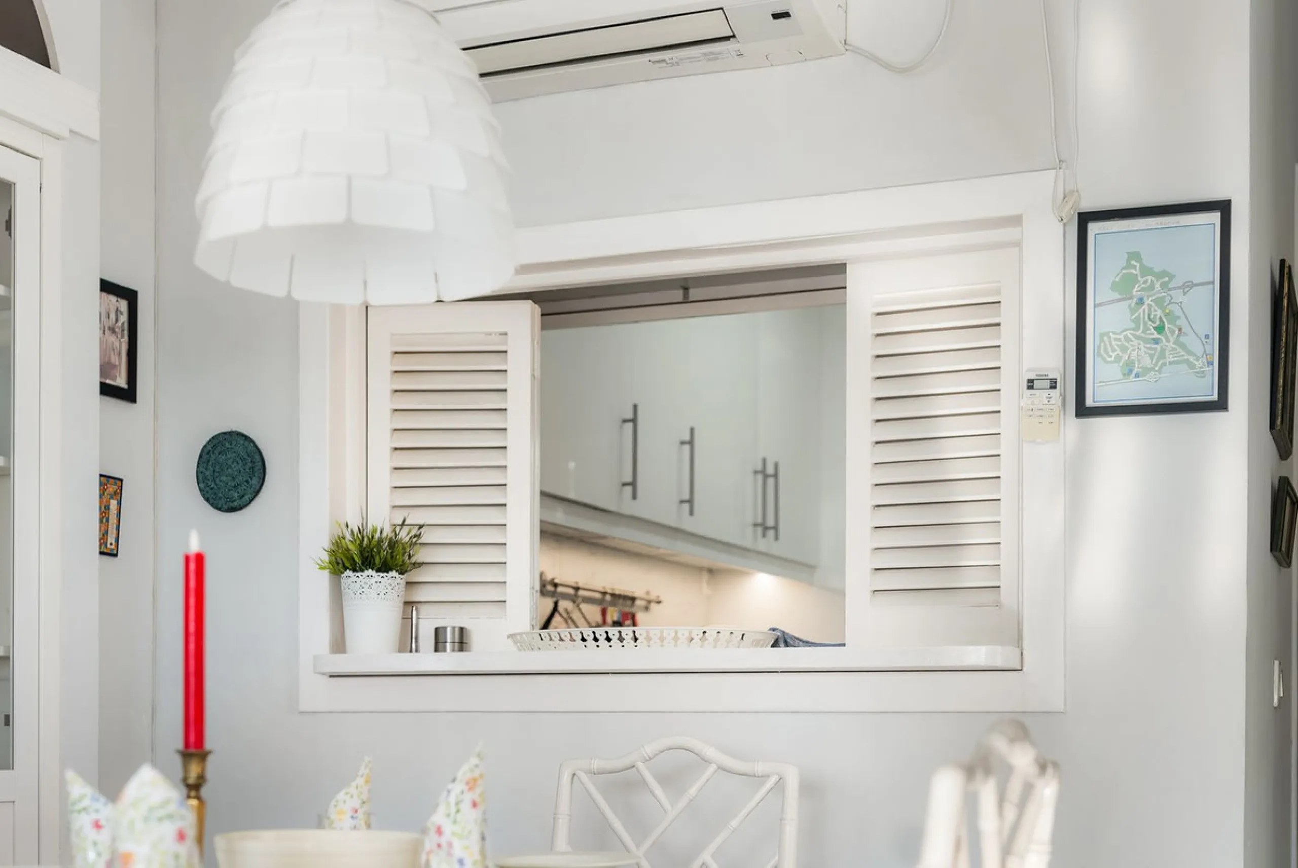 South-facing two-bedroom apartment located in the popular Jardines de Calahonda community.
