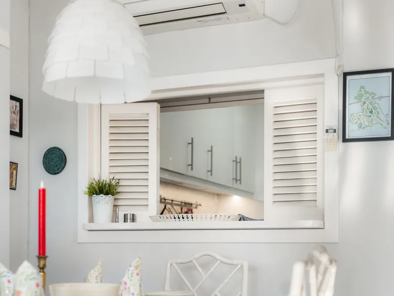 South-facing two-bedroom apartment located in the popular Jardines de Calahonda community.