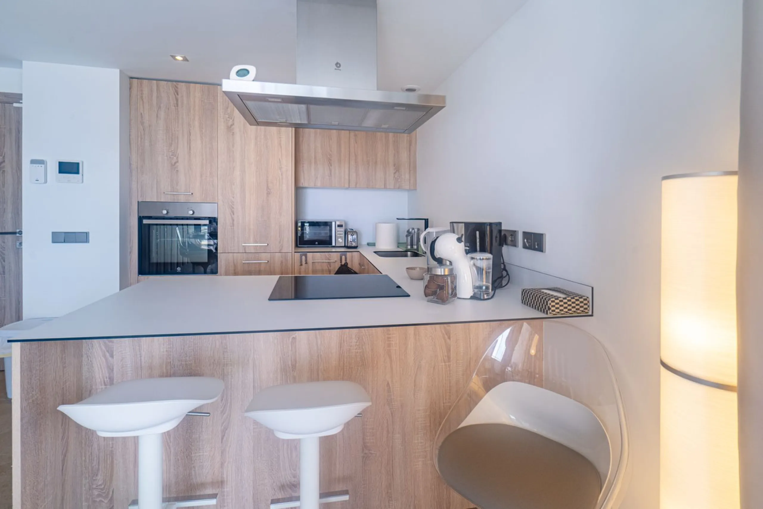 Beautiful apartment with three bedrooms, two bathrooms and a large wardrobe, with panoramic sea views, located near the Dona Julia golf courses and just 300 meters from Playa Ancha. The apartment was completed at the end of 2023 and has been equipped with