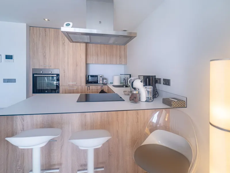 Beautiful apartment with three bedrooms, two bathrooms and a large wardrobe, with panoramic sea views, located near the Dona Julia golf courses and just 300 meters from Playa Ancha. The apartment was completed at the end of 2023 and has been equipped with