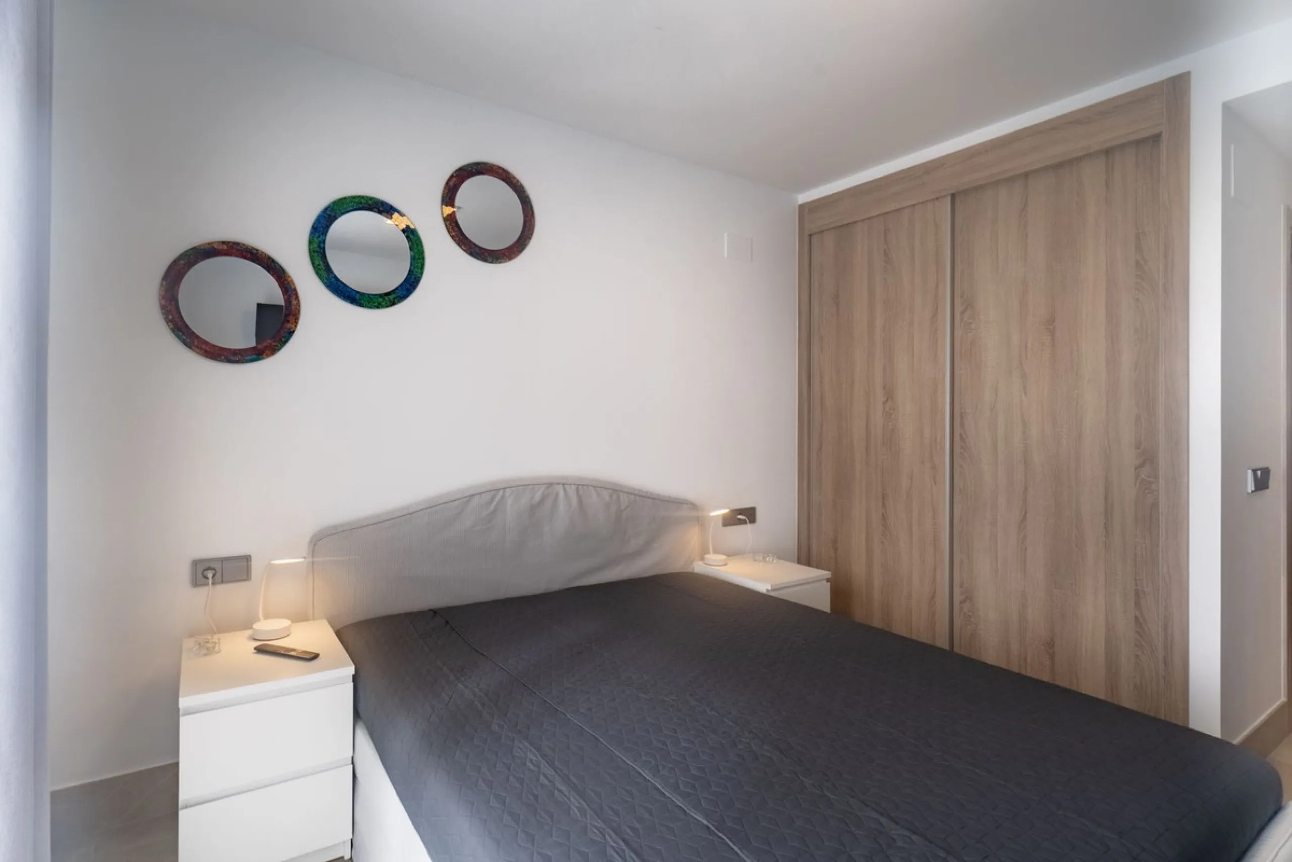 Beautiful apartment with three bedrooms, two bathrooms and a large wardrobe, with panoramic sea views, located near the Dona Julia golf courses and just 300 meters from Playa Ancha. The apartment was completed at the end of 2023 and has been equipped with