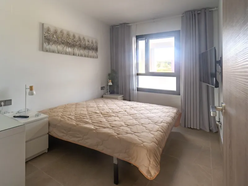 Beautiful apartment with three bedrooms, two bathrooms and a large wardrobe, with panoramic sea views, located near the Dona Julia golf courses and just 300 meters from Playa Ancha. The apartment was completed at the end of 2023 and has been equipped with