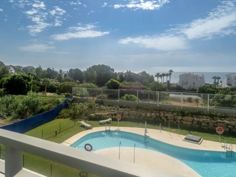 Beautiful apartment with three bedrooms, two bathrooms and a large wardrobe, with panoramic sea views, located near the Dona Julia golf courses and just 300 meters from Playa Ancha. The apartment was completed at the end of 2023 and has been equipped with