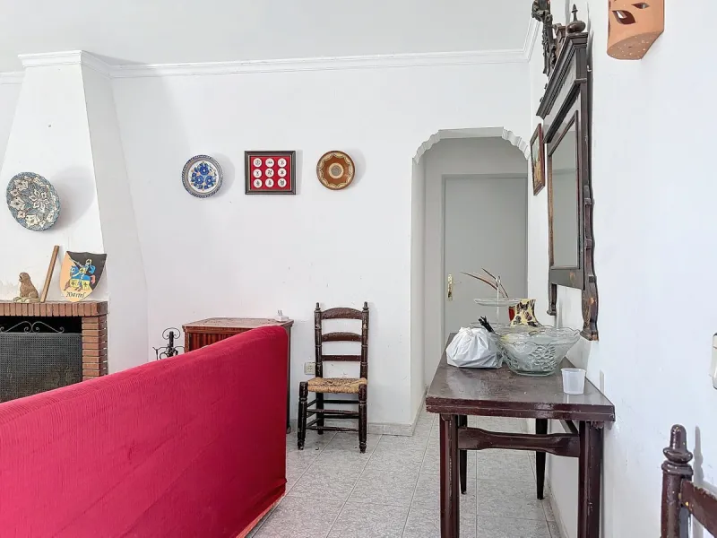 For sale: an impressive country house in Torre del Mar, perfect for those seeking a retreat in the heart of nature without sacrificing comfort. The property boasts a living area of 224 m2 and is situated on a large, fully fenced plot of 4045 m2, ensuring 