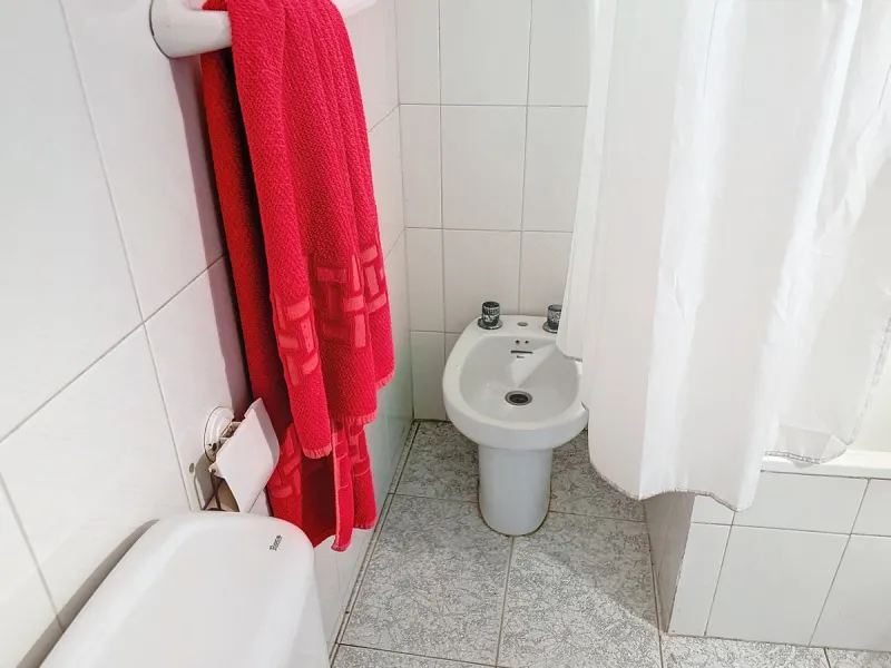 For sale: an impressive country house in Torre del Mar, perfect for those seeking a retreat in the heart of nature without sacrificing comfort. The property boasts a living area of 224 m2 and is situated on a large, fully fenced plot of 4045 m2, ensuring 