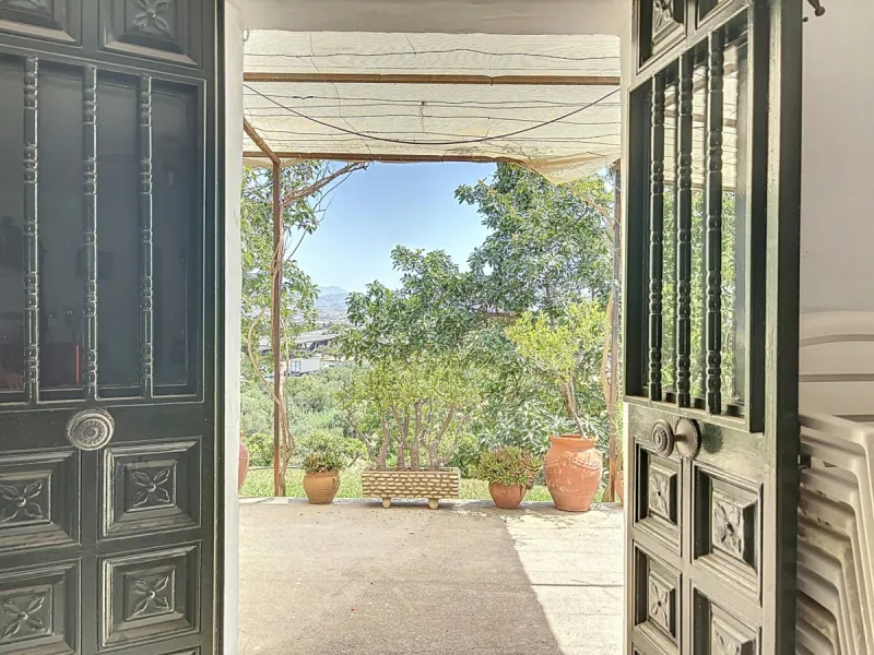 For sale: an impressive country house in Torre del Mar, perfect for those seeking a retreat in the heart of nature without sacrificing comfort. The property boasts a living area of 224 m2 and is situated on a large, fully fenced plot of 4045 m2, ensuring 