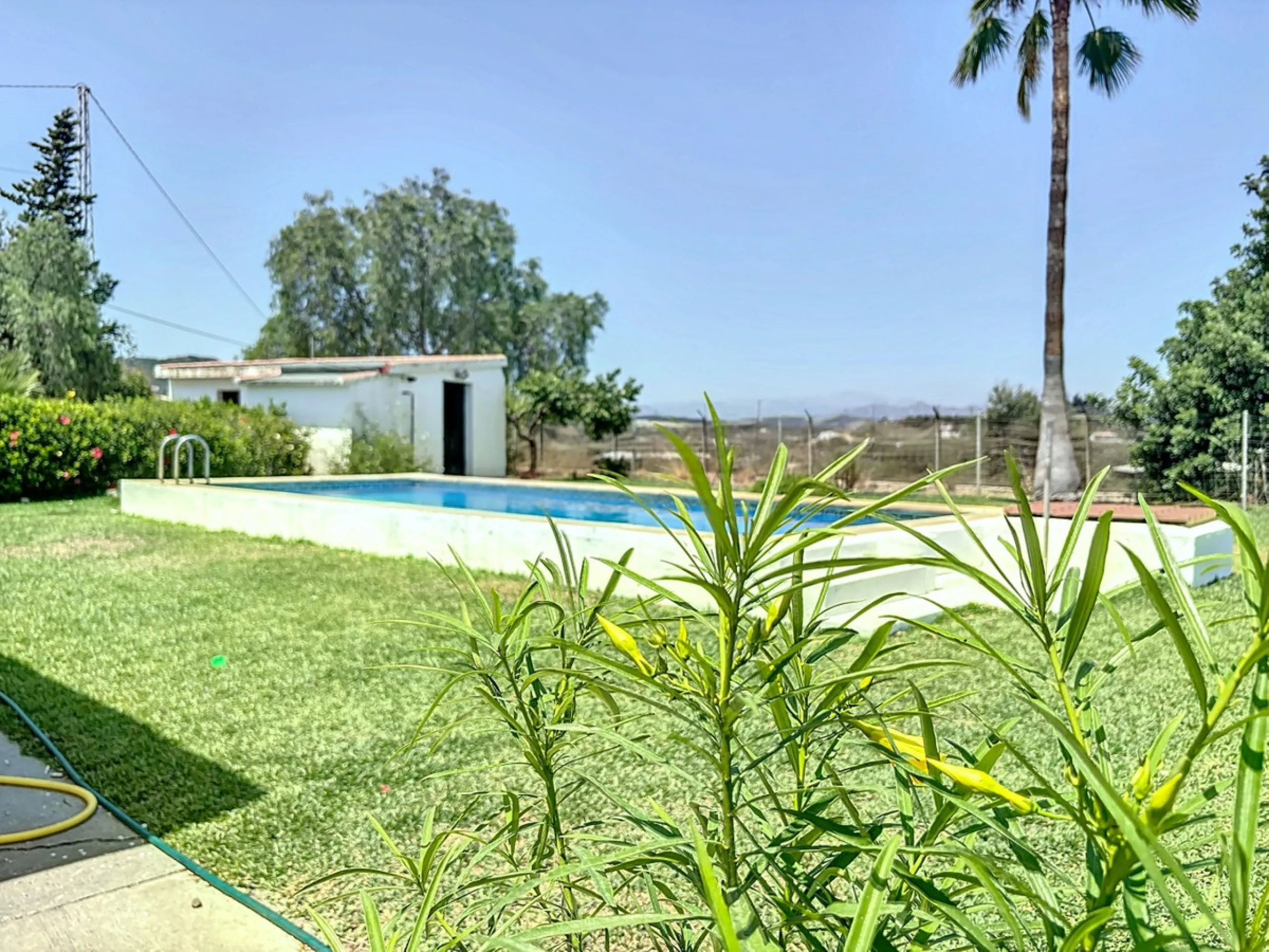 For sale: an impressive country house in Torre del Mar, perfect for those seeking a retreat in the heart of nature without sacrificing comfort. The property boasts a living area of 224 m2 and is situated on a large, fully fenced plot of 4045 m2, ensuring 