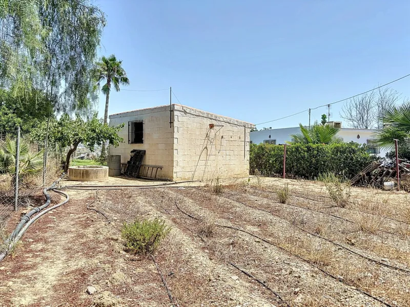 For sale: an impressive country house in Torre del Mar, perfect for those seeking a retreat in the heart of nature without sacrificing comfort. The property boasts a living area of 224 m2 and is situated on a large, fully fenced plot of 4045 m2, ensuring 