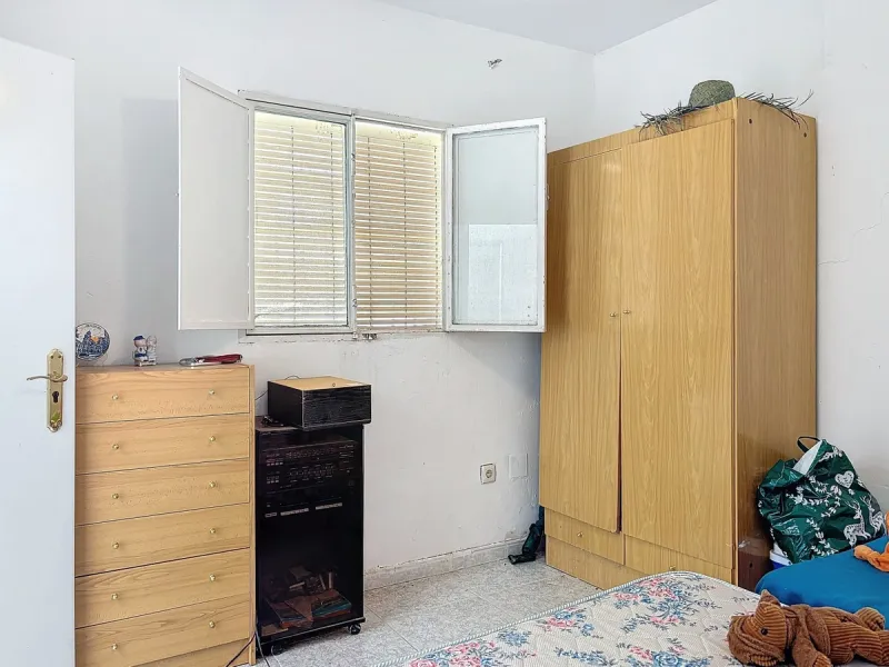 For sale: an impressive country house in Torre del Mar, perfect for those seeking a retreat in the heart of nature without sacrificing comfort. The property boasts a living area of 224 m2 and is situated on a large, fully fenced plot of 4045 m2, ensuring 