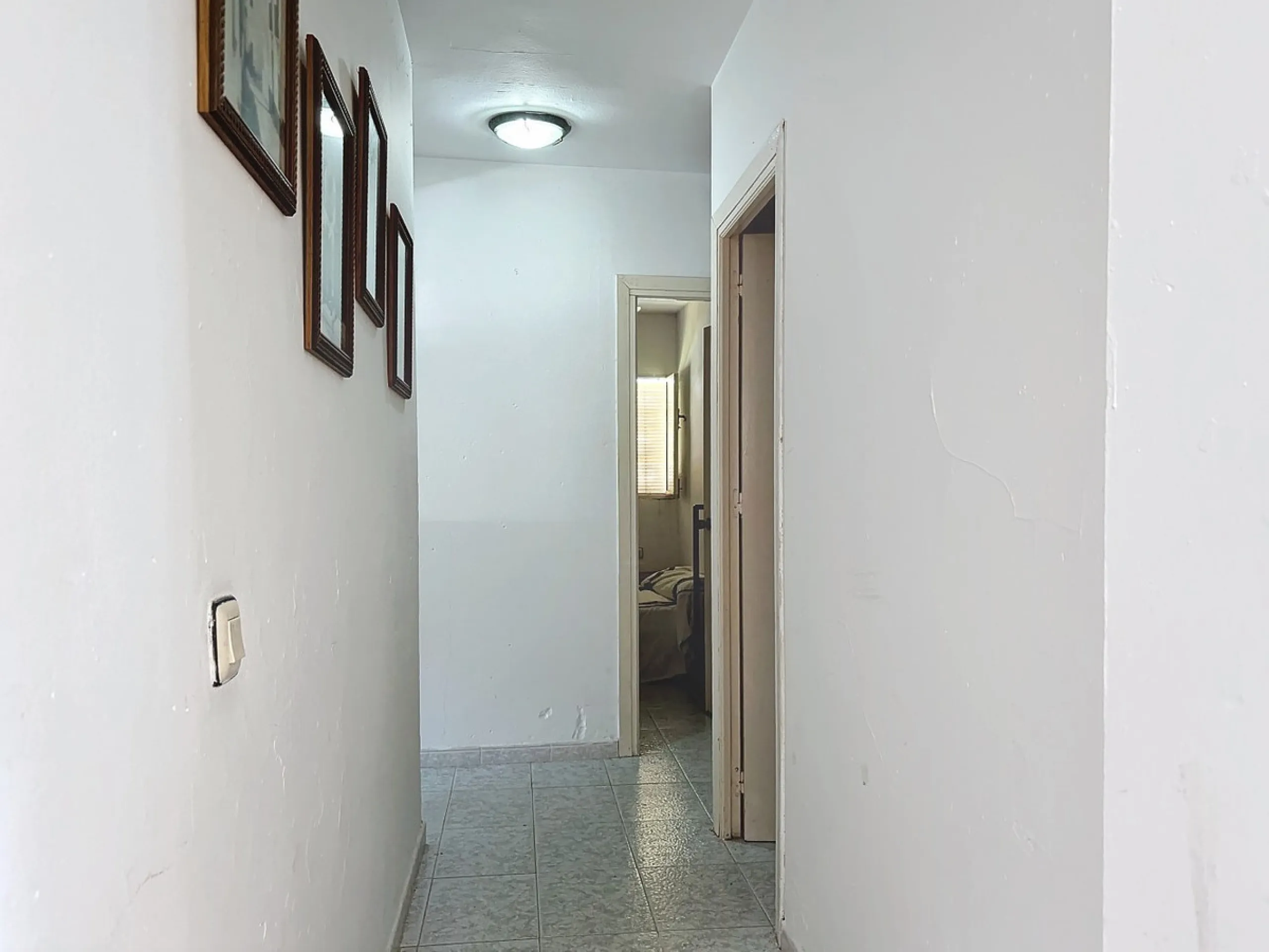For sale: an impressive country house in Torre del Mar, perfect for those seeking a retreat in the heart of nature without sacrificing comfort. The property boasts a living area of 224 m2 and is situated on a large, fully fenced plot of 4045 m2, ensuring 