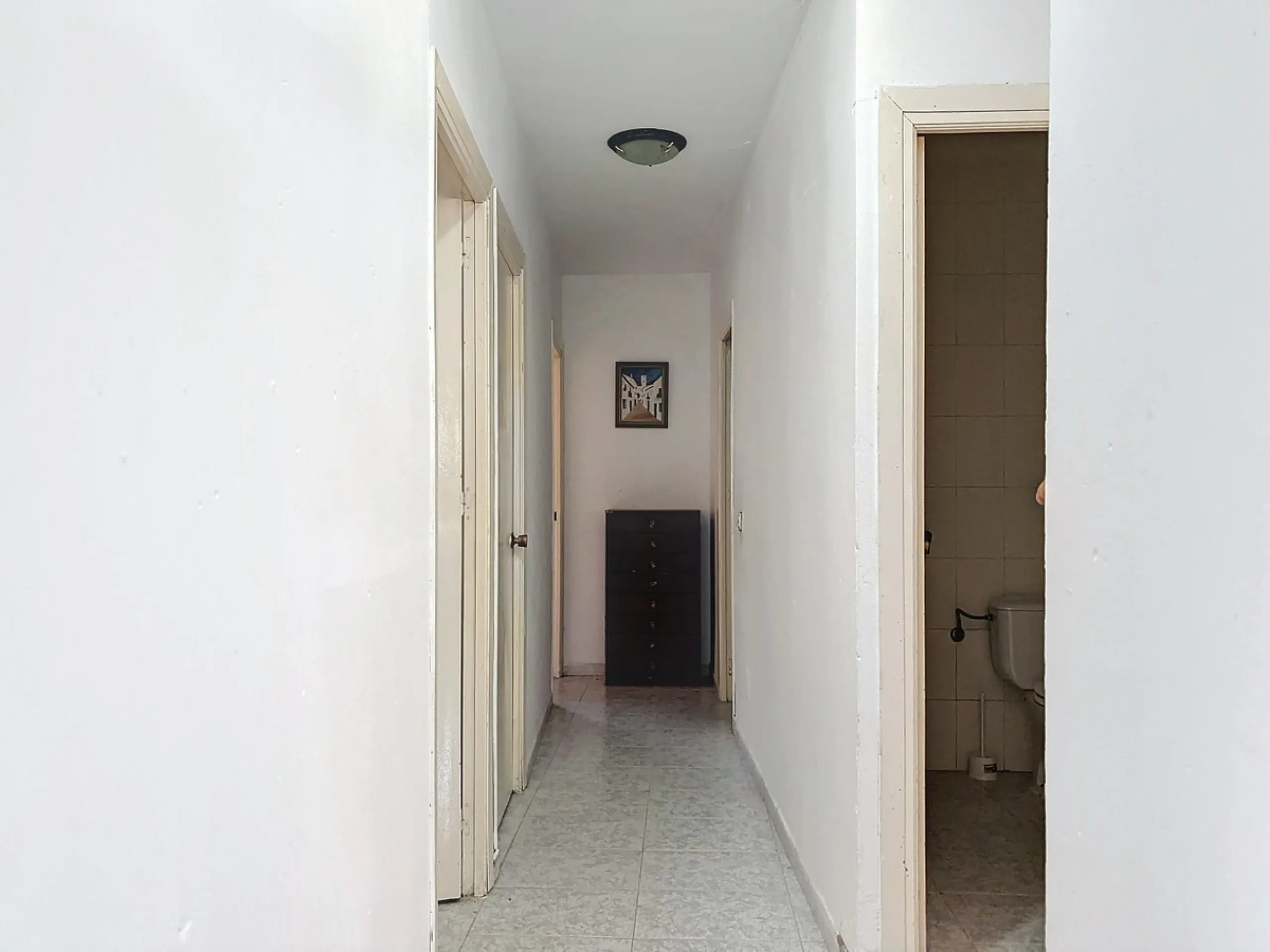 For sale: an impressive country house in Torre del Mar, perfect for those seeking a retreat in the heart of nature without sacrificing comfort. The property boasts a living area of 224 m2 and is situated on a large, fully fenced plot of 4045 m2, ensuring 