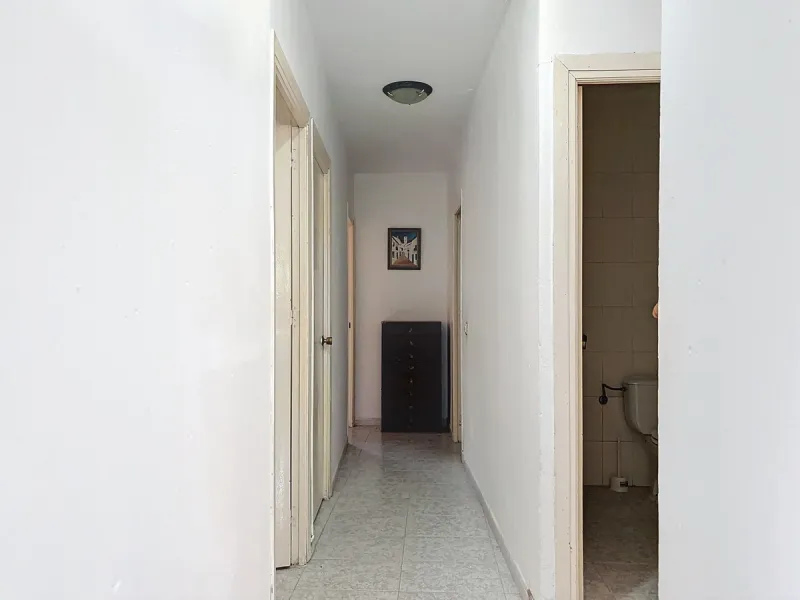 For sale: an impressive country house in Torre del Mar, perfect for those seeking a retreat in the heart of nature without sacrificing comfort. The property boasts a living area of 224 m2 and is situated on a large, fully fenced plot of 4045 m2, ensuring 