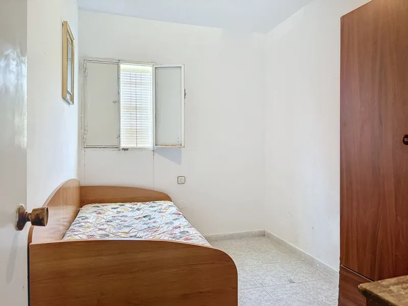 For sale: an impressive country house in Torre del Mar, perfect for those seeking a retreat in the heart of nature without sacrificing comfort. The property boasts a living area of 224 m2 and is situated on a large, fully fenced plot of 4045 m2, ensuring 