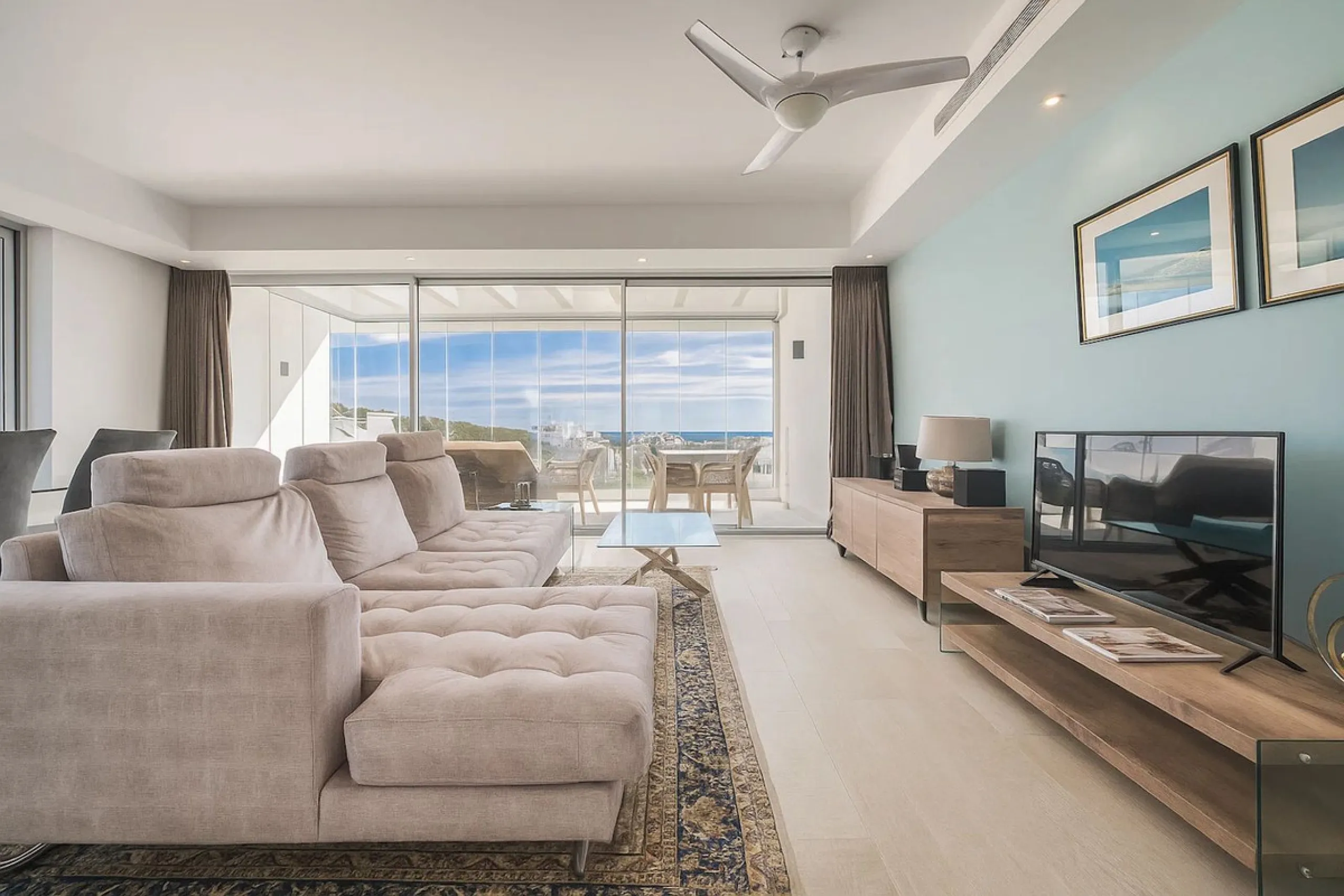 Apartment - Middle Floor Apartment в продаже в Estepona, Málaga. В доме 3 спален и 2 ванных комнат. Площадь дома 130 м²