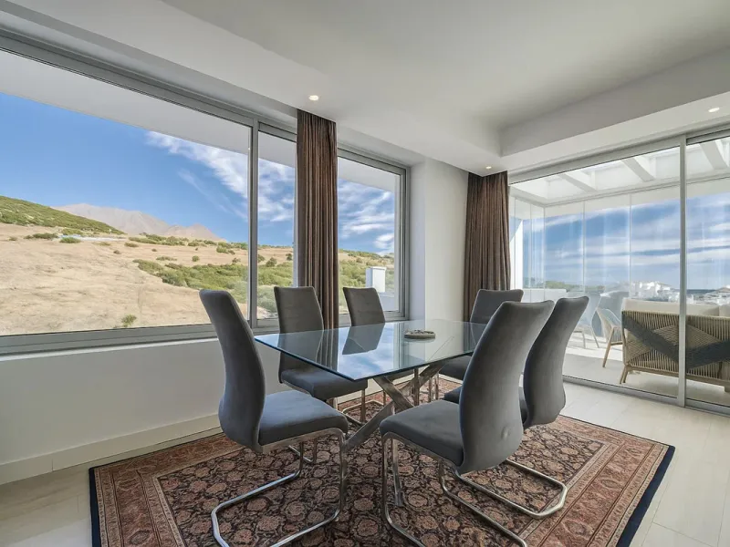 Apartment - Middle Floor Apartment в продаже в Estepona, Málaga. В доме 3 спален и 2 ванных комнат. Площадь дома 130 м²