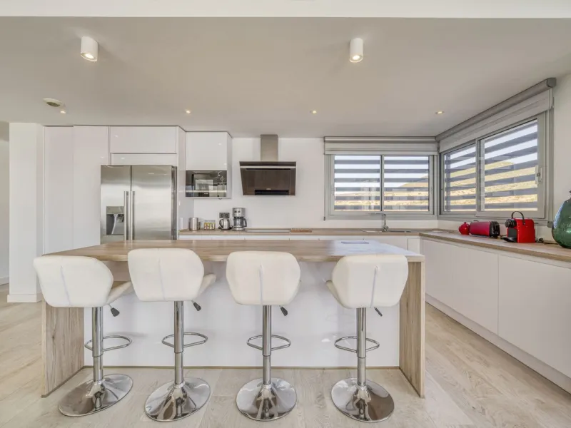 Apartment - Middle Floor Apartment в продаже в Estepona, Málaga. В доме 3 спален и 2 ванных комнат. Площадь дома 130 м²