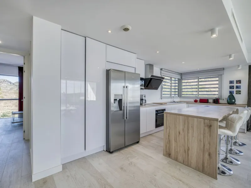 Apartment - Middle Floor Apartment в продаже в Estepona, Málaga. В доме 3 спален и 2 ванных комнат. Площадь дома 130 м²