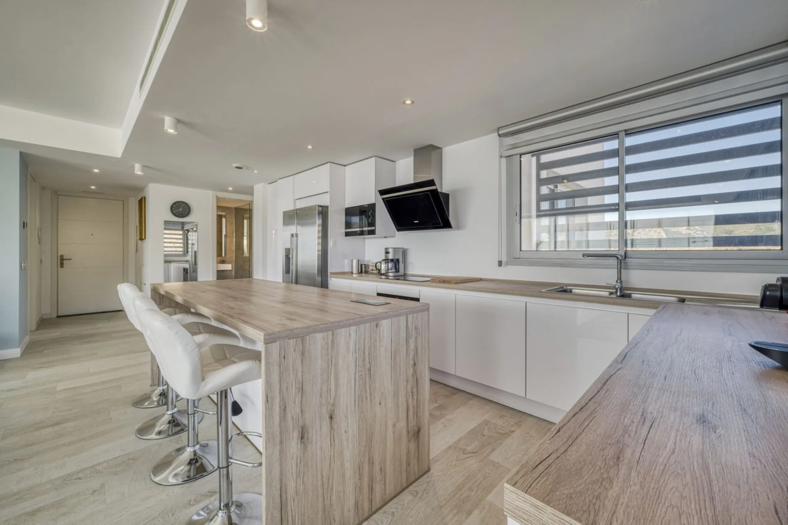 Apartment - Middle Floor Apartment в продаже в Estepona, Málaga. В доме 3 спален и 2 ванных комнат. Площадь дома 130 м²