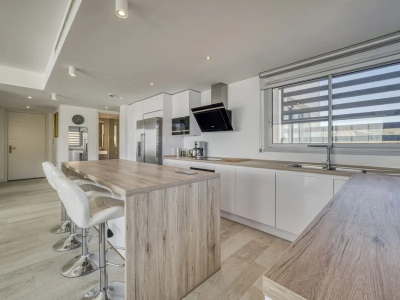 Apartment - Middle Floor Apartment в продаже в Estepona, Málaga. В доме 3 спален и 2 ванных комнат. Площадь дома 130 м²