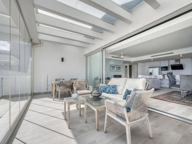 Apartment - Middle Floor Apartment в продаже в Estepona, Málaga. В доме 3 спален и 2 ванных комнат. Площадь дома 130 м²