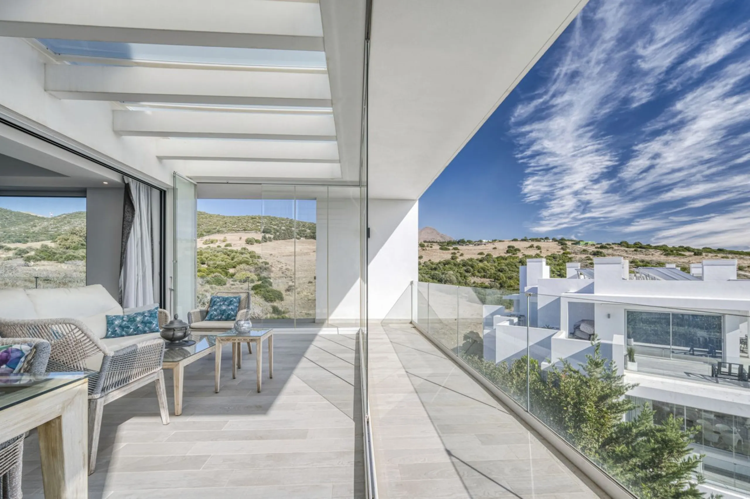 Apartment - Middle Floor Apartment в продаже в Estepona, Málaga. В доме 3 спален и 2 ванных комнат. Площадь дома 130 м²