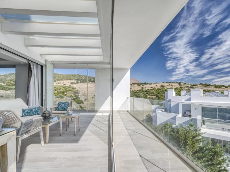 Apartment - Middle Floor Apartment в продаже в Estepona, Málaga. В доме 3 спален и 2 ванных комнат. Площадь дома 130 м²