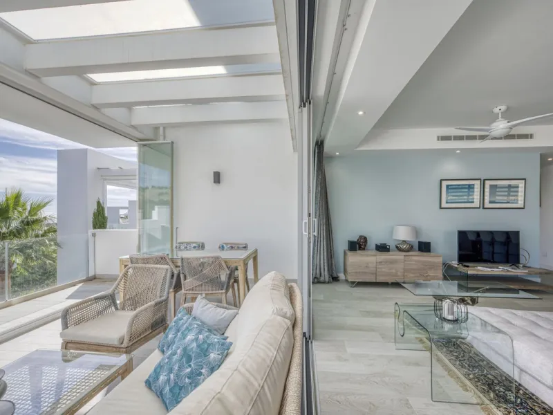 Apartment - Middle Floor Apartment в продаже в Estepona, Málaga. В доме 3 спален и 2 ванных комнат. Площадь дома 130 м²