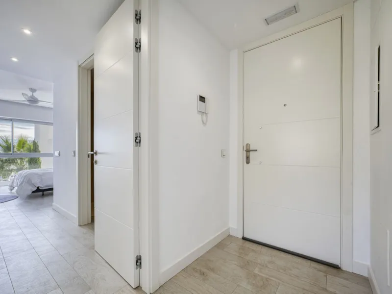Apartment - Middle Floor Apartment в продаже в Estepona, Málaga. В доме 3 спален и 2 ванных комнат. Площадь дома 130 м²
