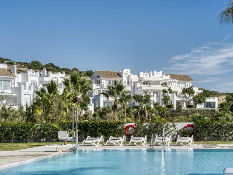 Apartment - Middle Floor Apartment в продаже в Estepona, Málaga. В доме 3 спален и 2 ванных комнат. Площадь дома 130 м²