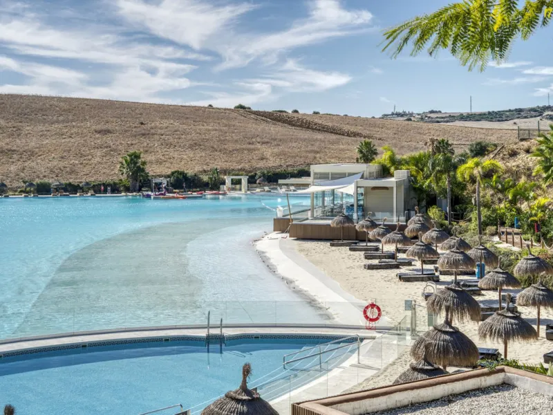 Apartment - Middle Floor Apartment в продаже в Estepona, Málaga. В доме 3 спален и 2 ванных комнат. Площадь дома 130 м²