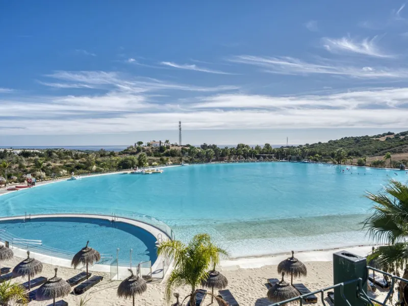 Apartment - Middle Floor Apartment в продаже в Estepona, Málaga. В доме 3 спален и 2 ванных комнат. Площадь дома 130 м²