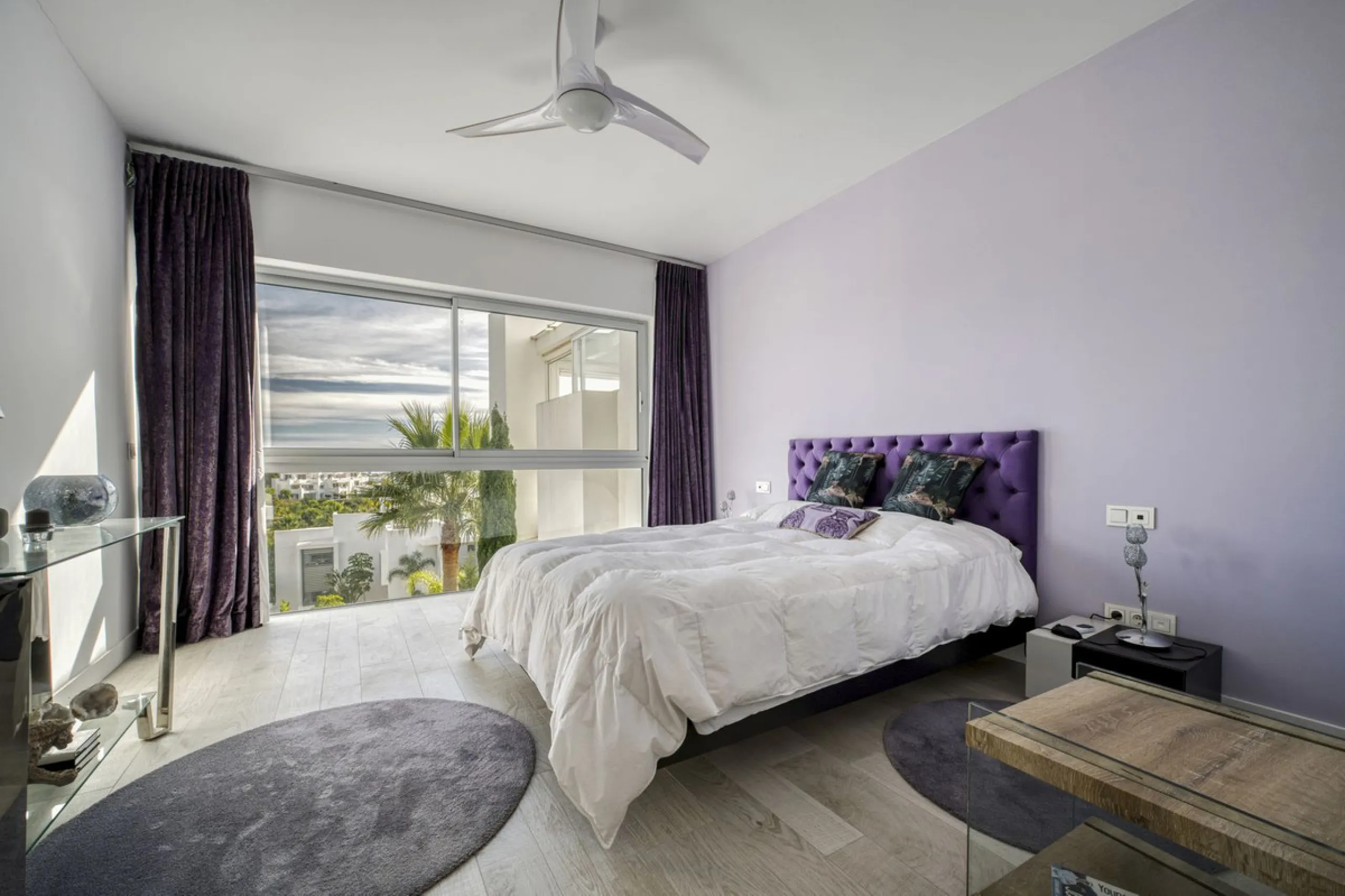 Apartment - Middle Floor Apartment в продаже в Estepona, Málaga. В доме 3 спален и 2 ванных комнат. Площадь дома 130 м²
