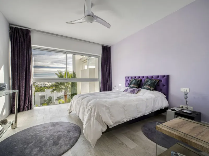 Apartment - Middle Floor Apartment в продаже в Estepona, Málaga. В доме 3 спален и 2 ванных комнат. Площадь дома 130 м²