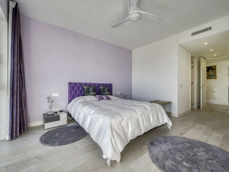 Apartment - Middle Floor Apartment в продаже в Estepona, Málaga. В доме 3 спален и 2 ванных комнат. Площадь дома 130 м²