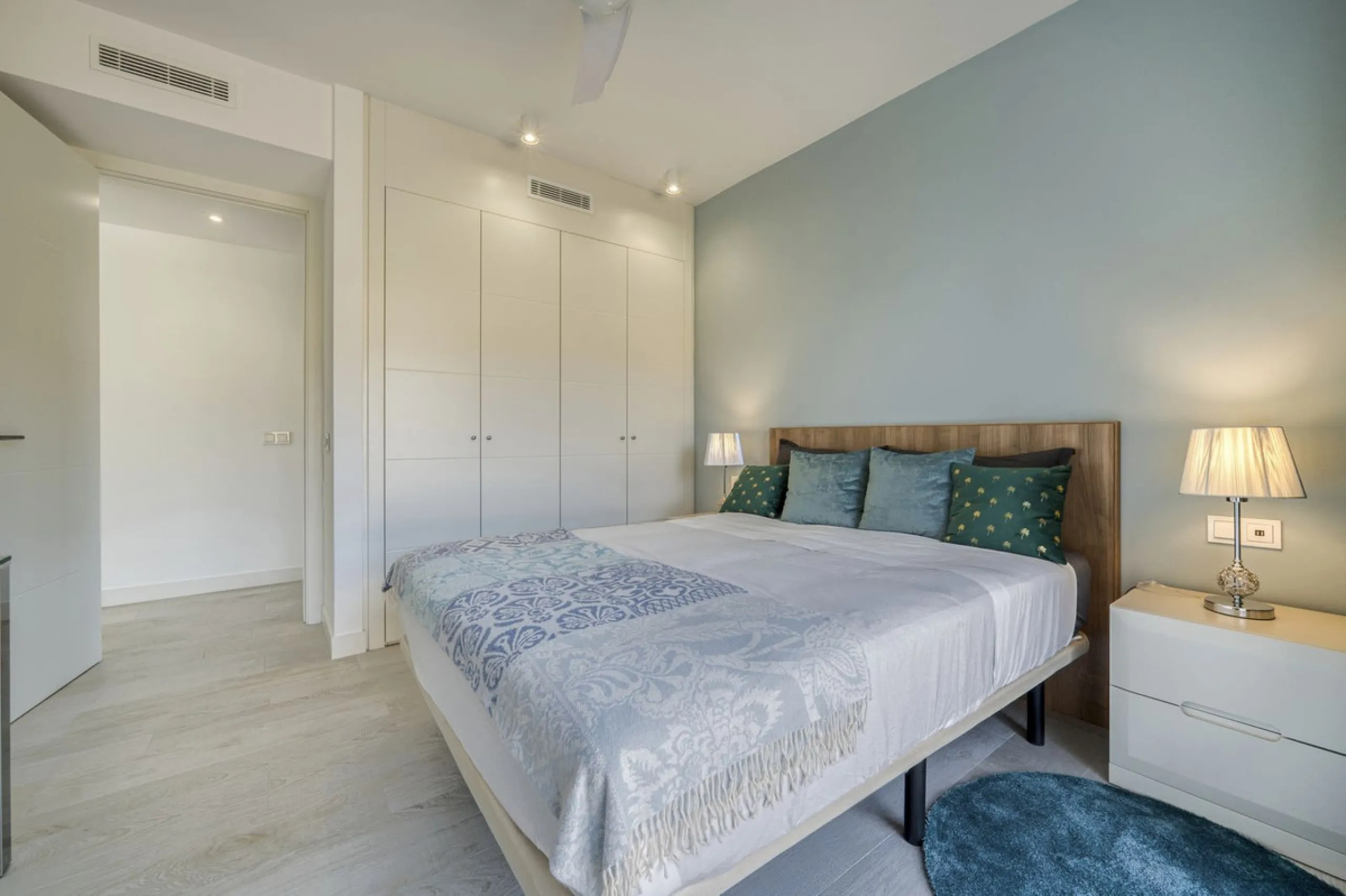 Apartment - Middle Floor Apartment в продаже в Estepona, Málaga. В доме 3 спален и 2 ванных комнат. Площадь дома 130 м²