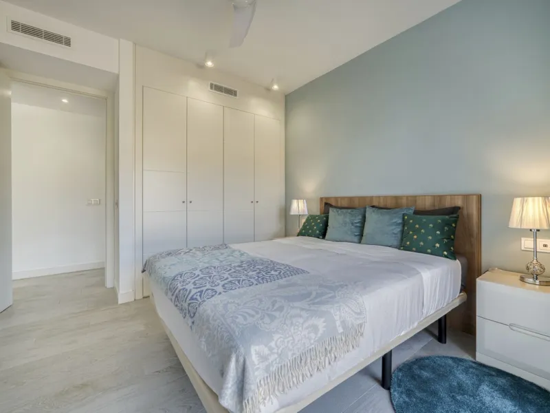 Apartment - Middle Floor Apartment в продаже в Estepona, Málaga. В доме 3 спален и 2 ванных комнат. Площадь дома 130 м²