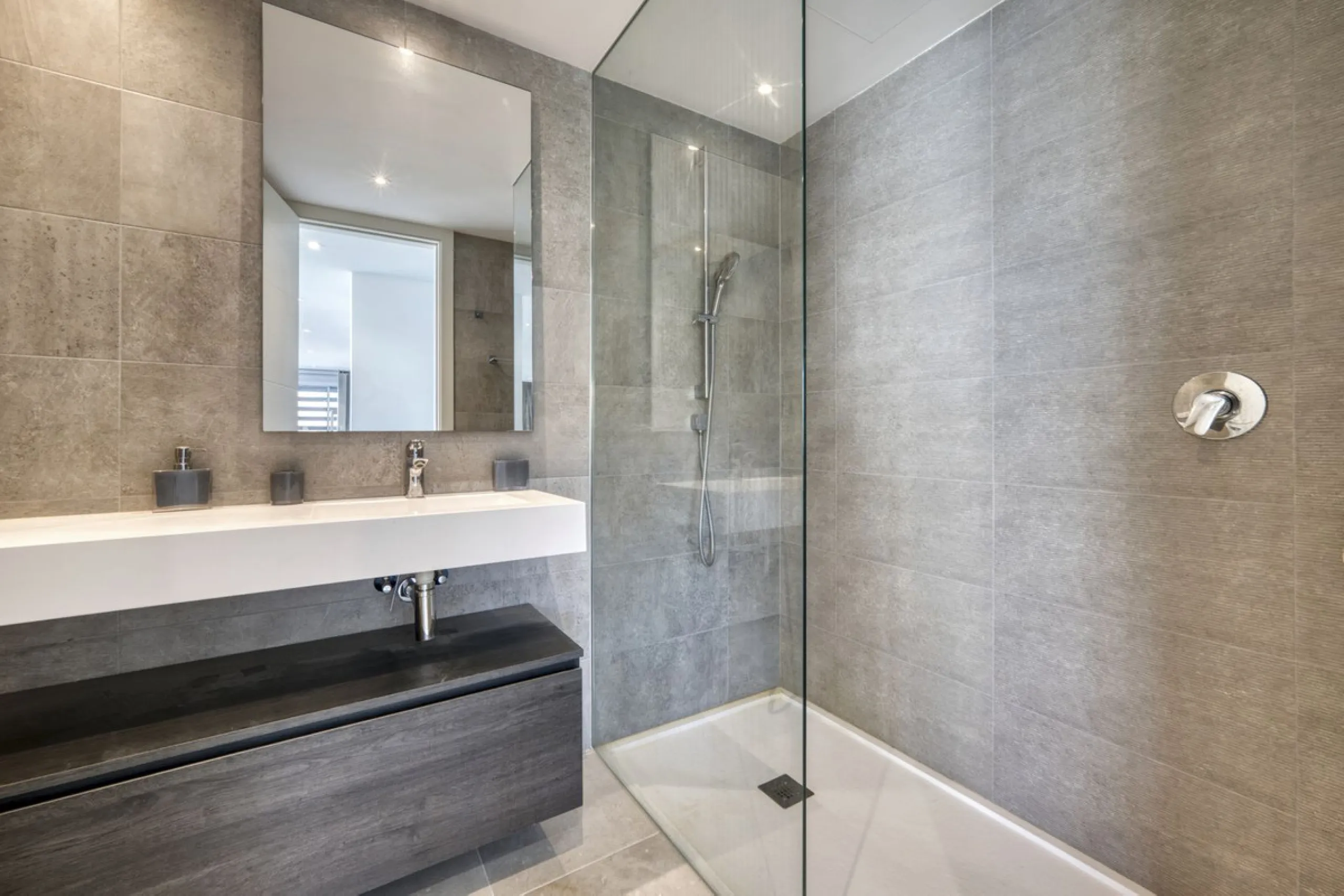 Apartment - Middle Floor Apartment в продаже в Estepona, Málaga. В доме 3 спален и 2 ванных комнат. Площадь дома 130 м²