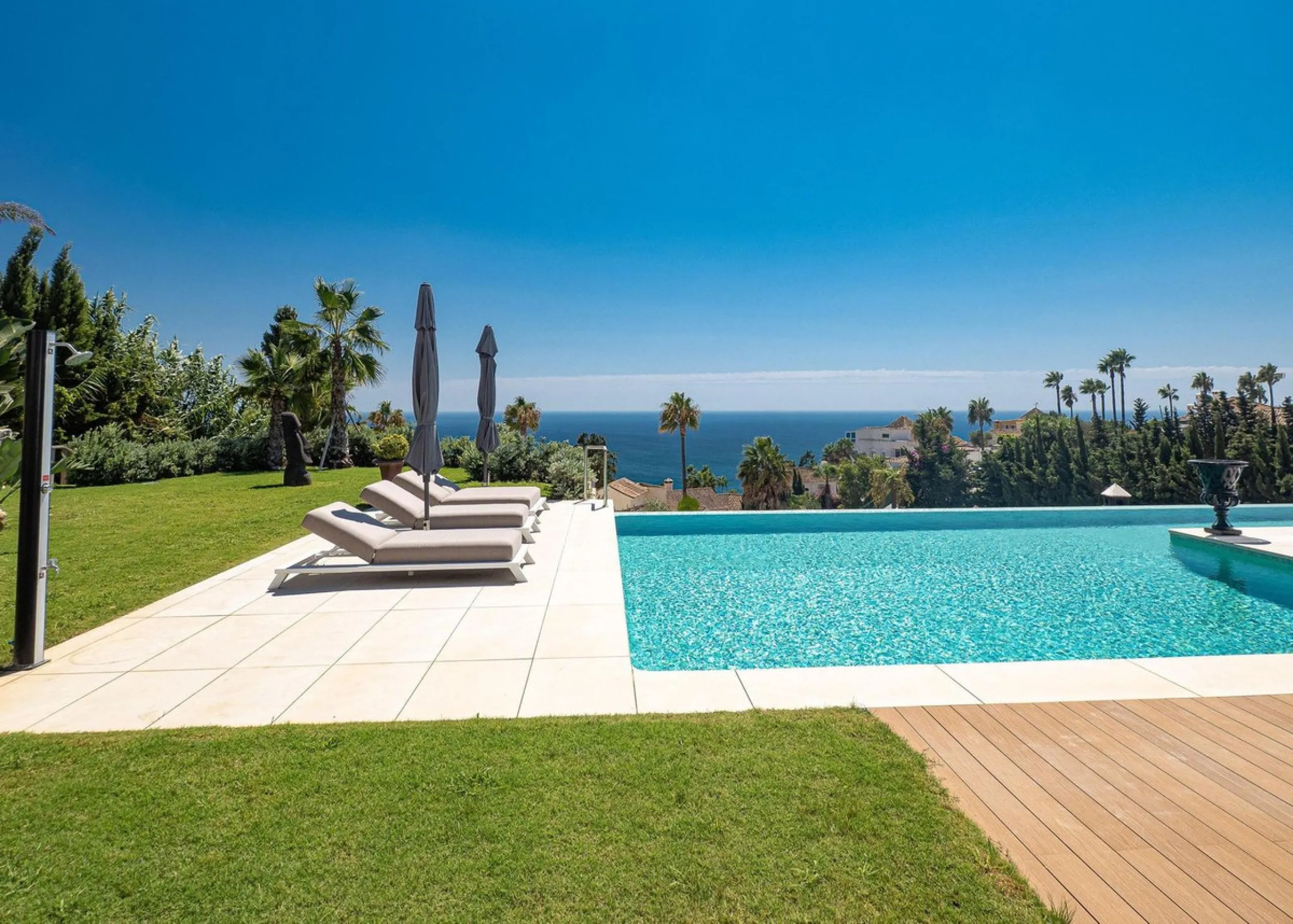 Magnificent 560 m²  LUXURY VILLA in La Punta Paloma, Andalusia